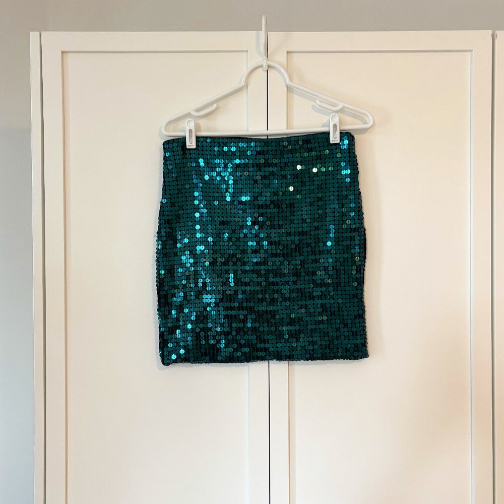 H&M green sequin mini skirt (Size 12 - fits like 8-10)
